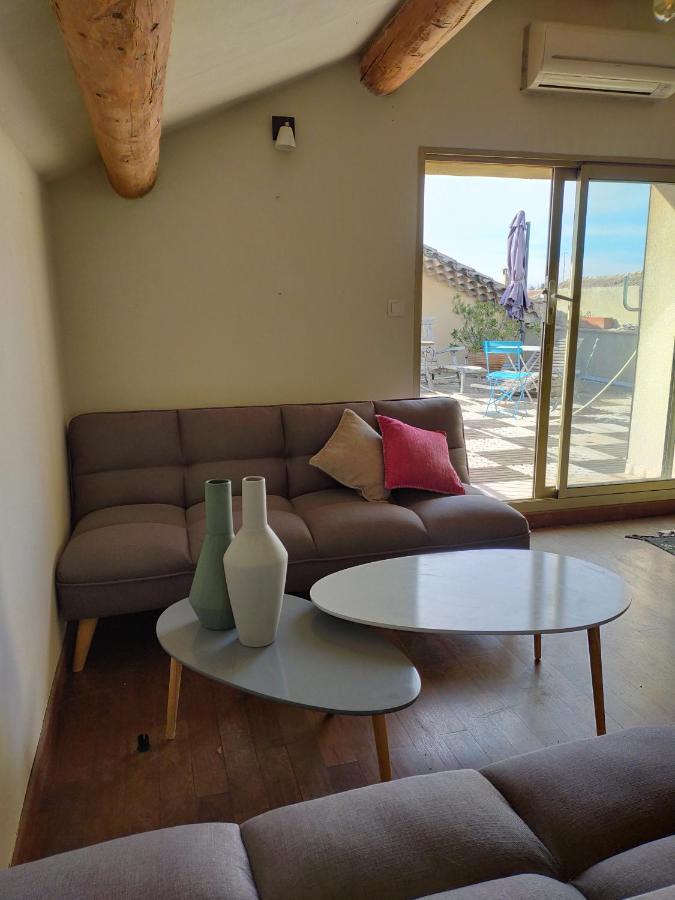Purani Apartment Jonquieres  Ngoại thất bức ảnh